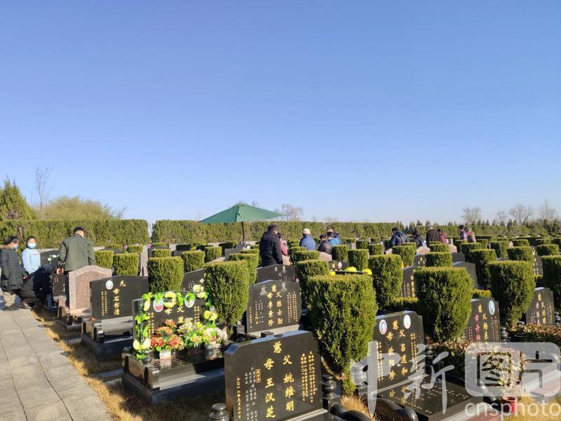 陵園安葬祭祀忙3.jpg